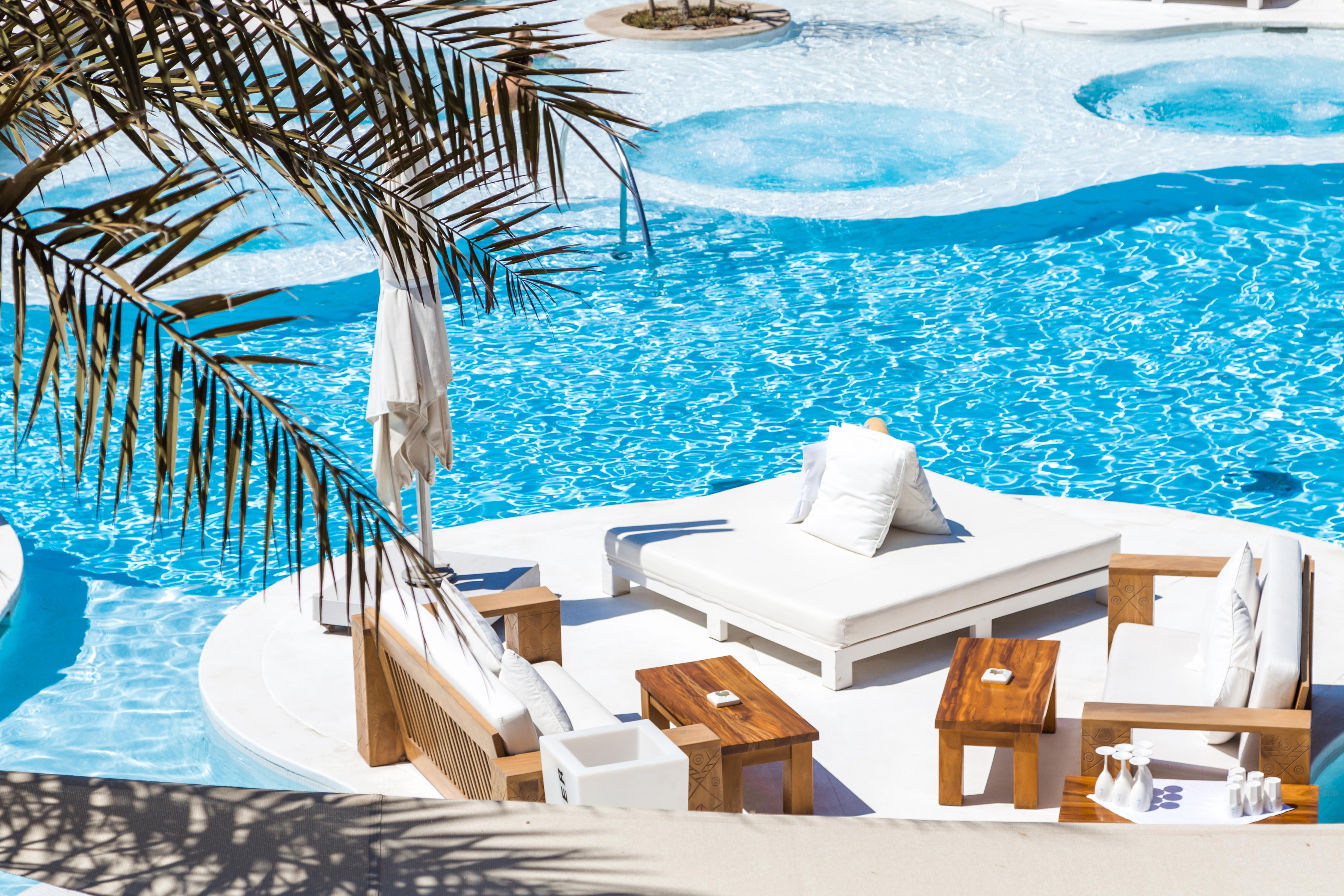 스위스오텔 알 구라이르 두바이 호텔 외부 사진 The pool at the W South Beach
